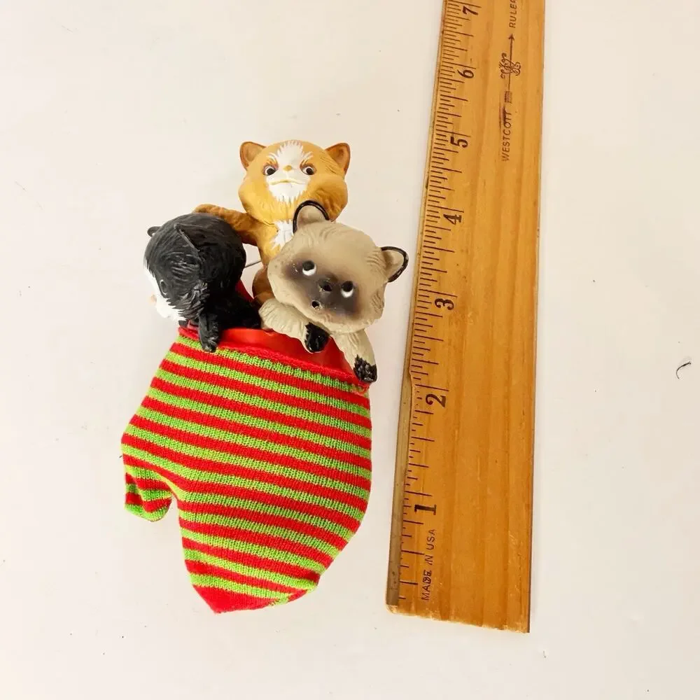 Vintage Hallmark Ornament 3 Kittens in Mitten Christmas 1984 Nursery Rhyme